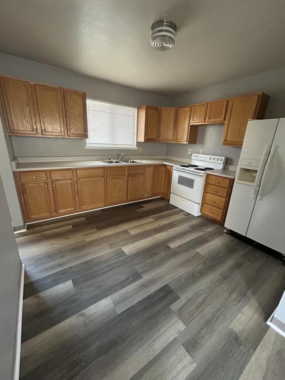 Building Photo - 1127 Crystal Pl