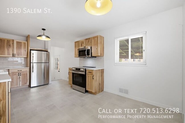 Building Photo - 1390 Salem St