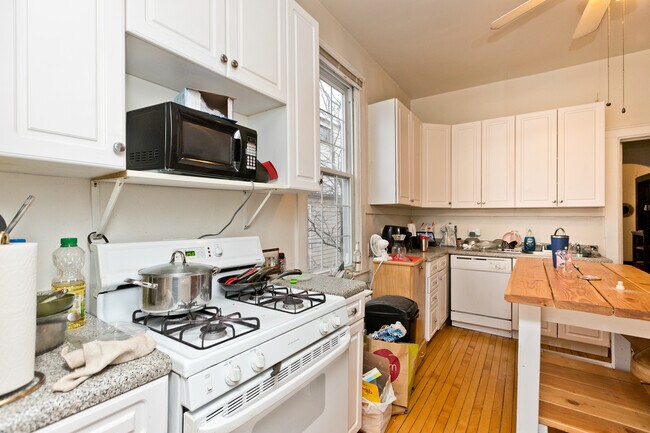 Building Photo - 1541 W Barry Ave