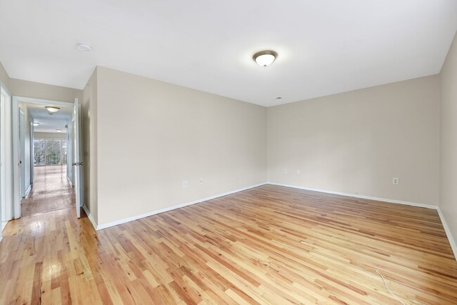Building Photo - 14 Birks Pl