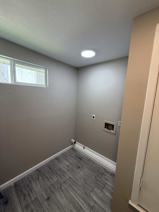 Building Photo - 1204 Greenbriar Loop