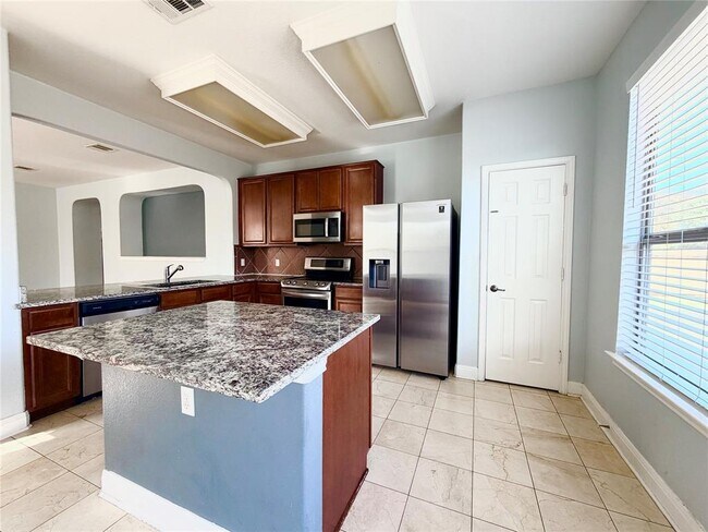 Building Photo - 1721 E Mesa Park Dr