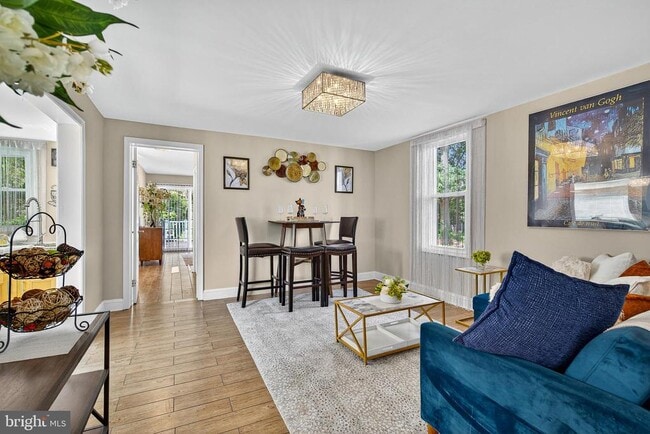 Building Photo - 426 Main St