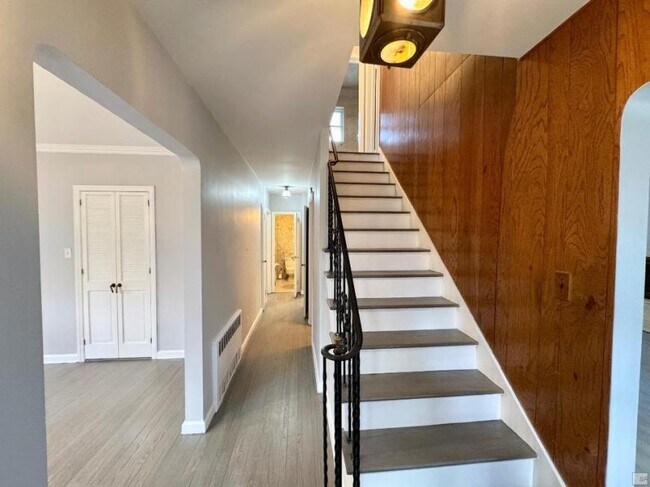 Building Photo - 4 bedroom in HOLLIS NY 11423