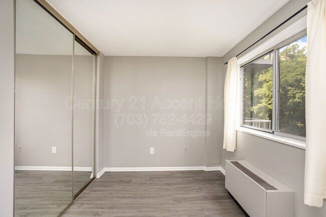 Building Photo - 2059 Huntington Ave