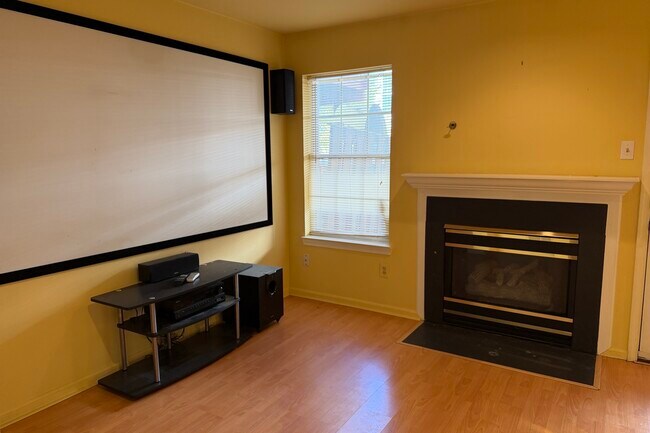 Building Photo - 14614 Stream Pond Dr