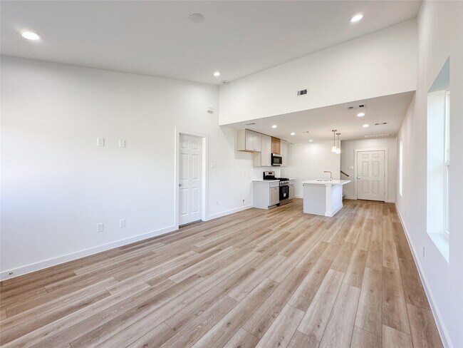 Building Photo - 824 Waxahachie St