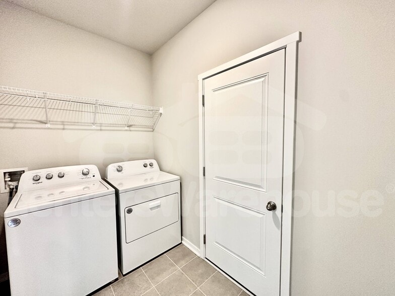 Building Photo - 2310 SW Plaza Pkwy