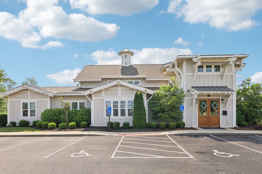 Building Photo - The Drake