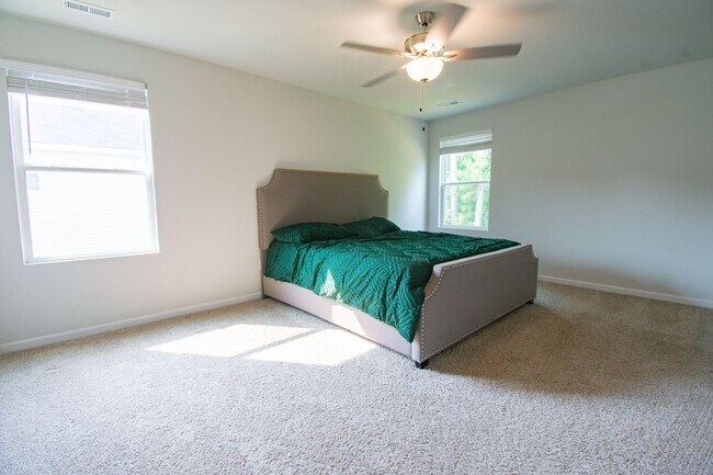 Building Photo - Coming Soon! 4 Bedroom 3 Bathroom- Dogs Okay!