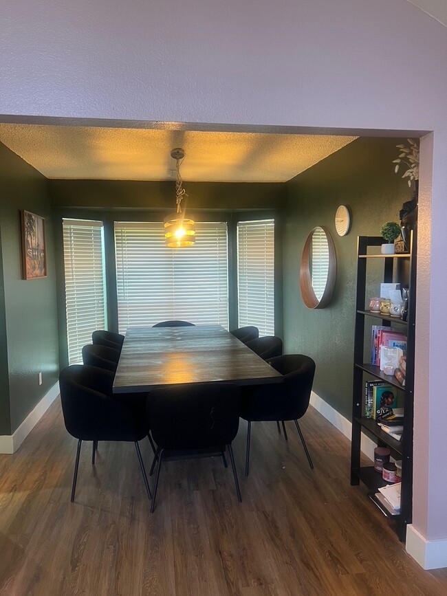 Building Photo - 16818 Rockbend