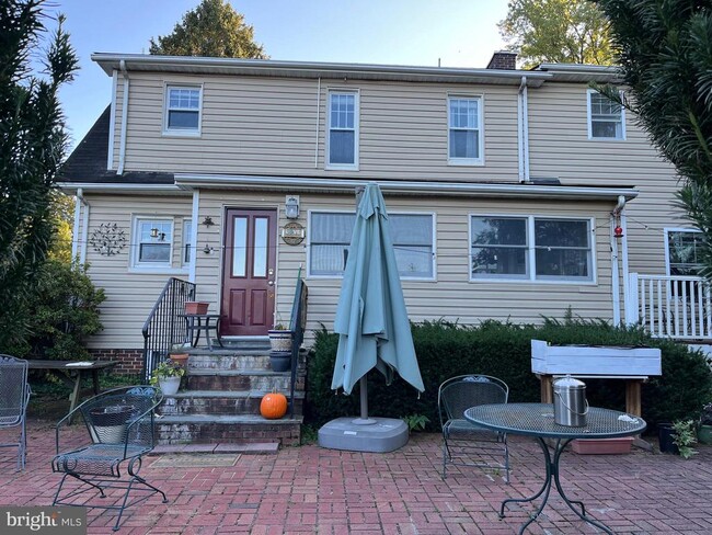 Building Photo - 17717 New Hampshire Ave