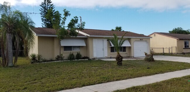 Building Photo - S. BISCAYNE & TAMIAMI TRAIL / 2 bedroom home / $ 1450