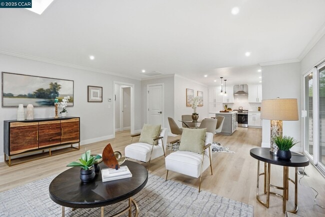 Building Photo - 289 Sierra Dr