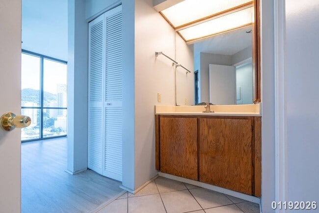 Building Photo - $2,250 / 1br - 611ft2 - Well maintained 1BR/1BA/1PKG condo unit in Hale Kaheka (Ala Moana) (Honol...