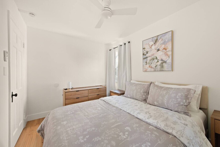 Building Photo - 611 E 260th St