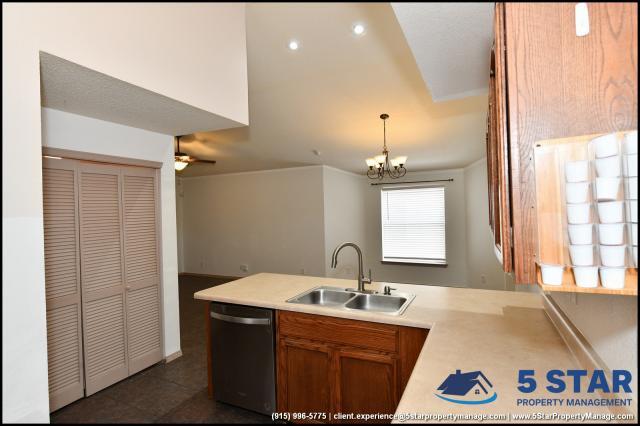 Building Photo - 4 bedroom in El Paso TX 79934