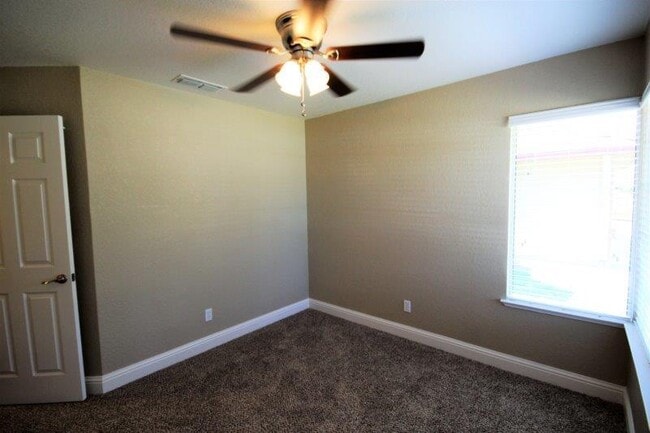 Building Photo - Galt 3 Bed 2 Bath Home