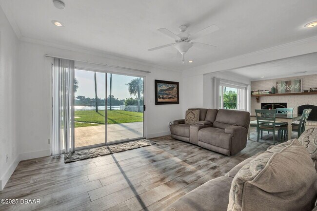 Building Photo - 450 Lambert Ave