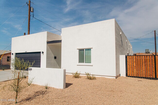 Building Photo - 1619 S 15th Ave