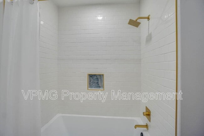 Building Photo - 423 NW 153rd St