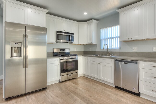Building Photo - 4286 S Hobart Blvd