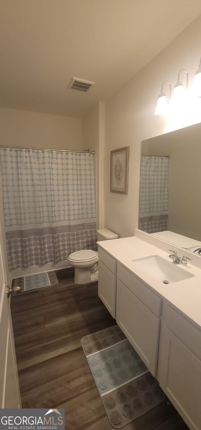 Building Photo - 214 Moreton Wy