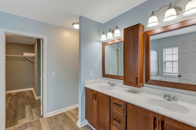 Building Photo - Spacious Cane Bay Home with Pond Views!