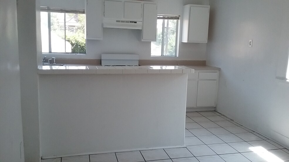 2648 Kitchen - 2648 Orchard Ave