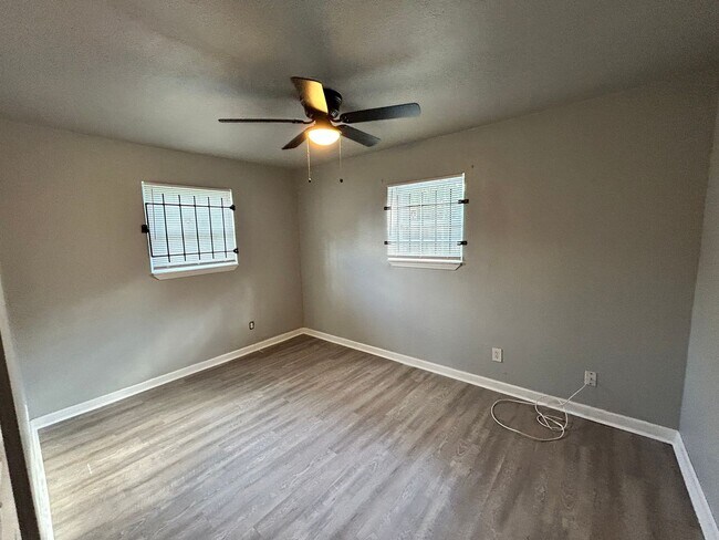 Building Photo - Northside 3/2 Home For Rent!