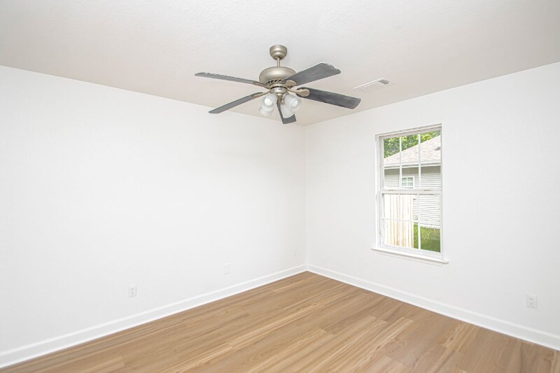 Building Photo - 315 Autumn Dr