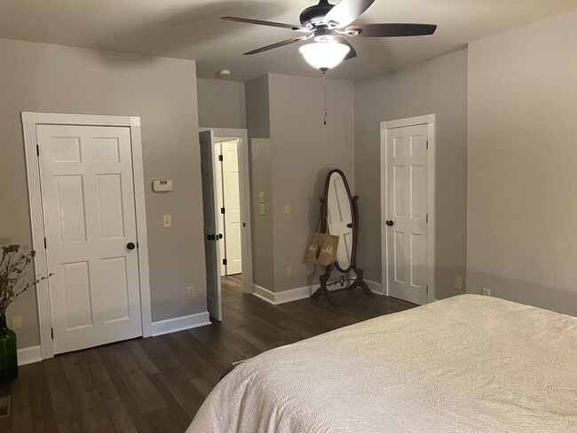 Building Photo - 512 Riverwalk Rdg Rd