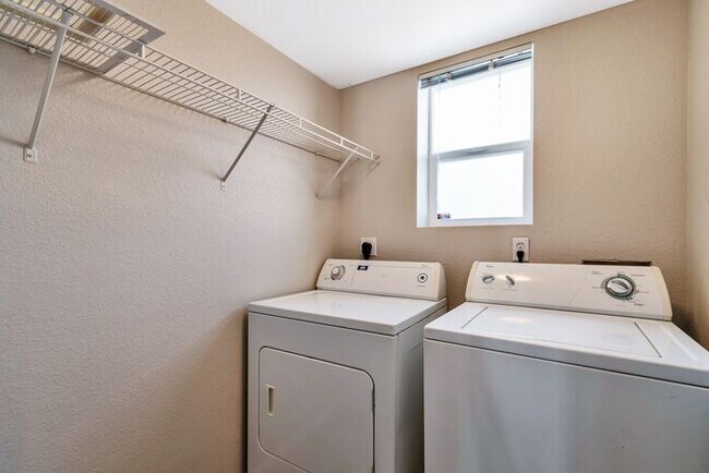 Building Photo - 3BR Townhome Near DIA & Light Rail | New Carpet, Garage & Fenced Patio
