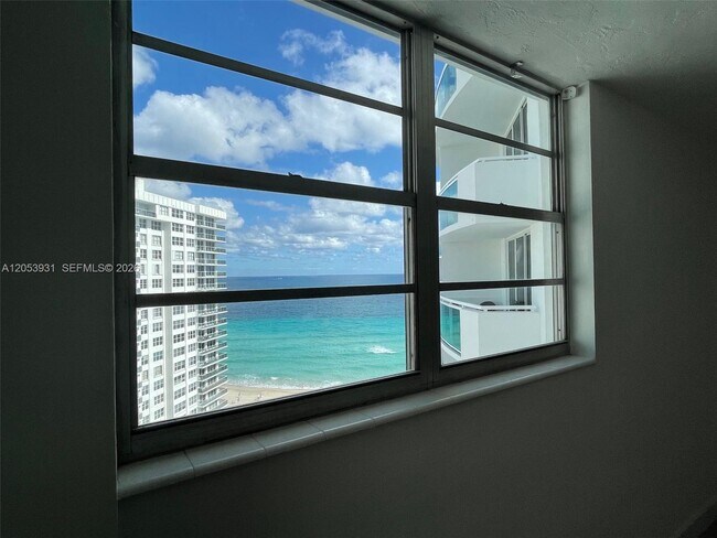 Building Photo - 3001 S Ocean Dr