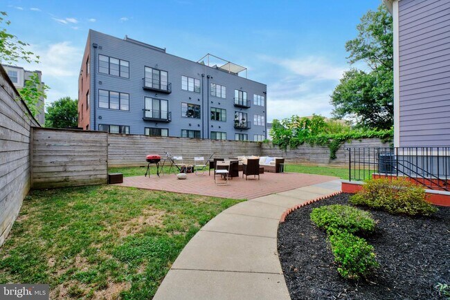 Building Photo - 1239 Simms Pl NE