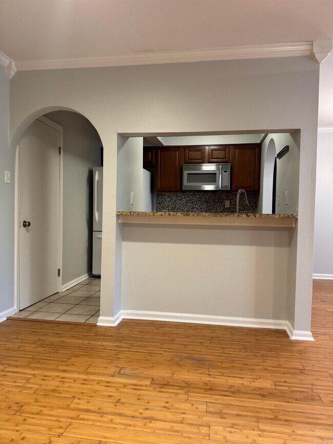 Building Photo - 301 Kings Row Dr