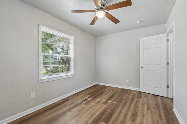 Building Photo - 510 N Marshall Dr