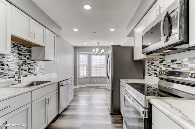 Building Photo - 43449 Arbor Way W