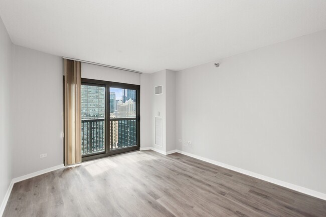 Building Photo - 400 N La Salle Dr