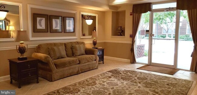 Building Photo - 5800 Clipper Ln