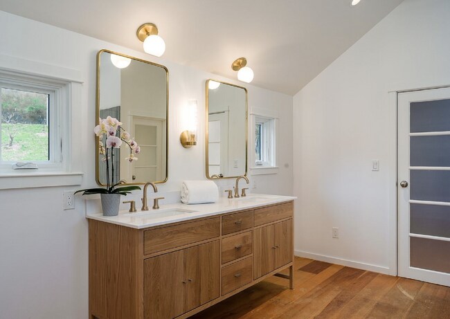 Building Photo - Orcas Landing Custom Built Luxury Home