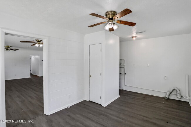 Building Photo - 2023 Betsy Dr