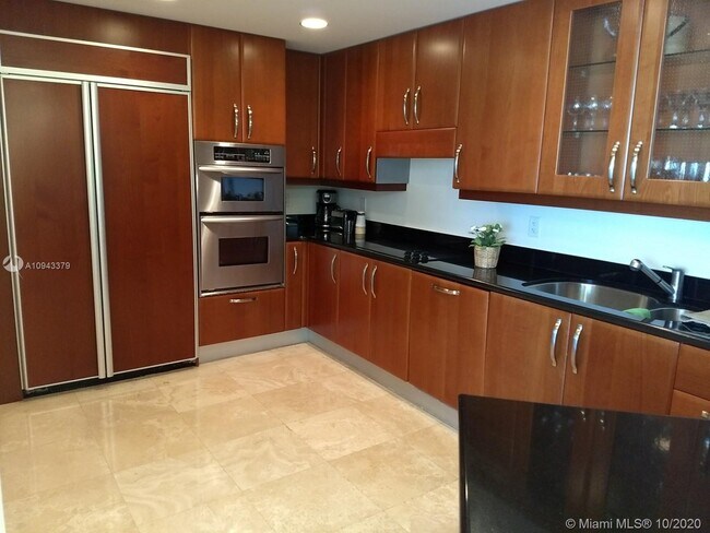 Building Photo - 19400 Turnberry Way