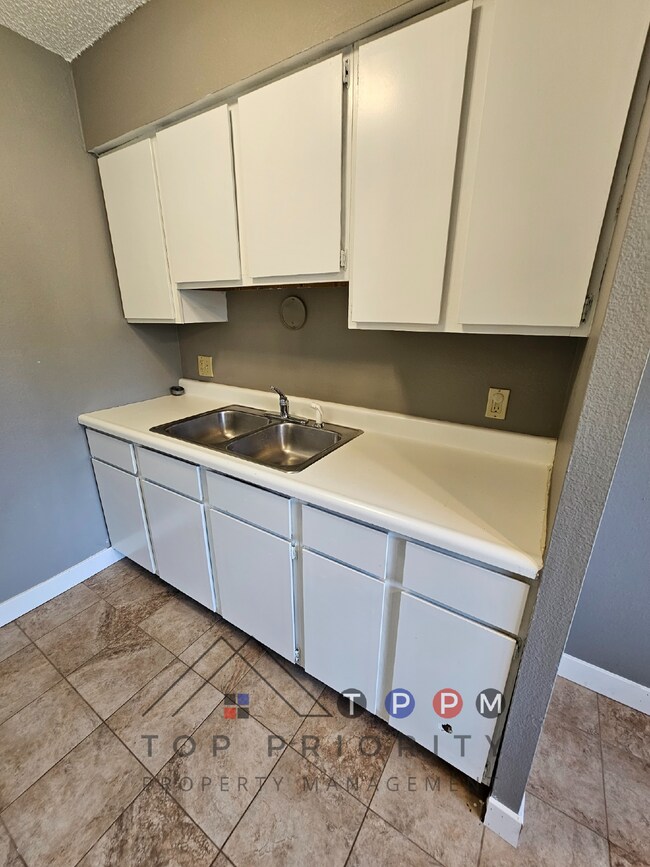 Building Photo - 1 Bedroom | 1 Bathroom Unit in Dysart Avai...