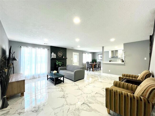 Building Photo - 12230 Fairpoint Dr