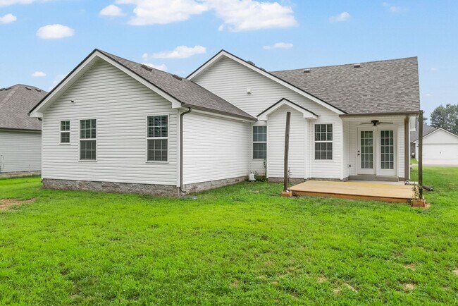 Building Photo - Stylish One-Level Home with 3 Bedrooms, 2 ...