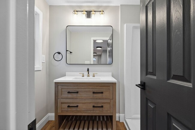 Building Photo - 10 Appleridge St