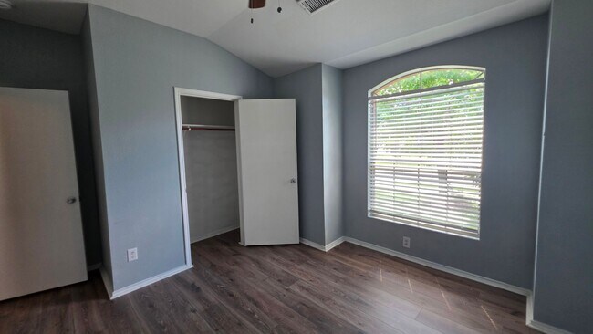 Building Photo - 5820 Show Master Ln