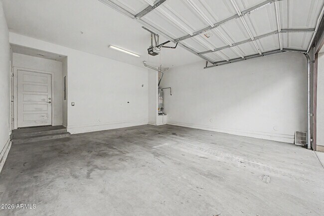 Building Photo - 5550 N 16th St