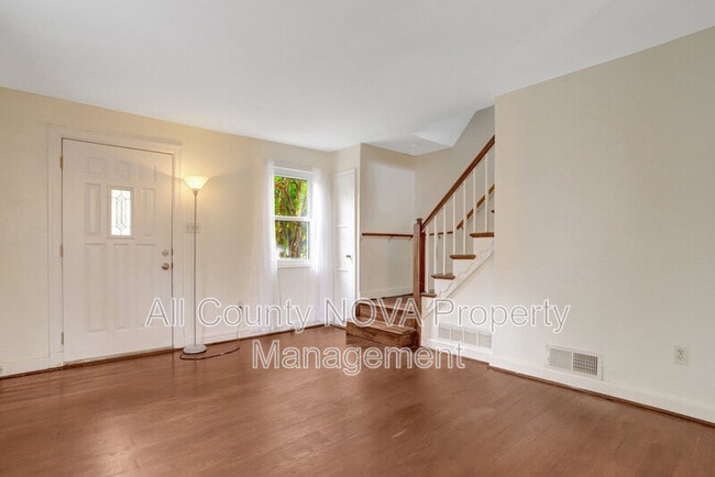 Building Photo - 2238 Farrington Ave